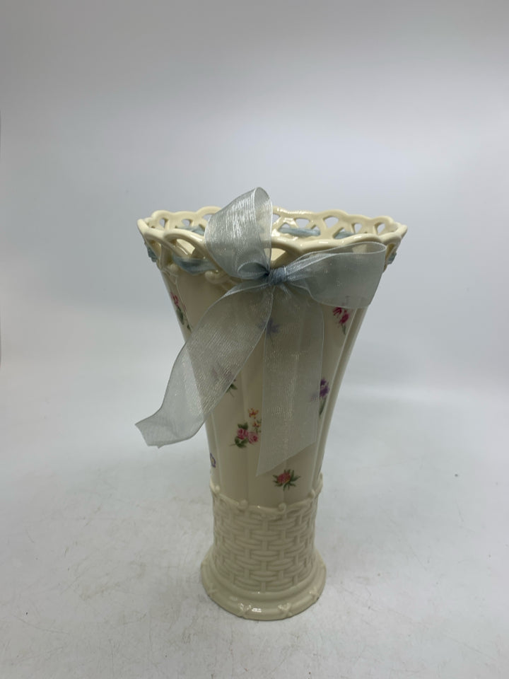 LENOX POSY BASKETS PORCELAIN LATTICE TOP TRUMPET VASE.