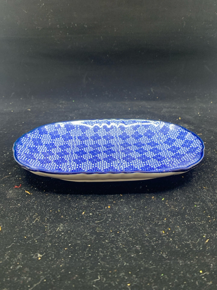 BLUE/WHITE DIAMOND PATTERN OVAL BOWL.