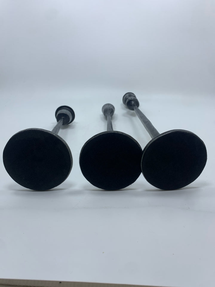 3PC HAMMERED METAL CANDLE STICK HOLDERS.