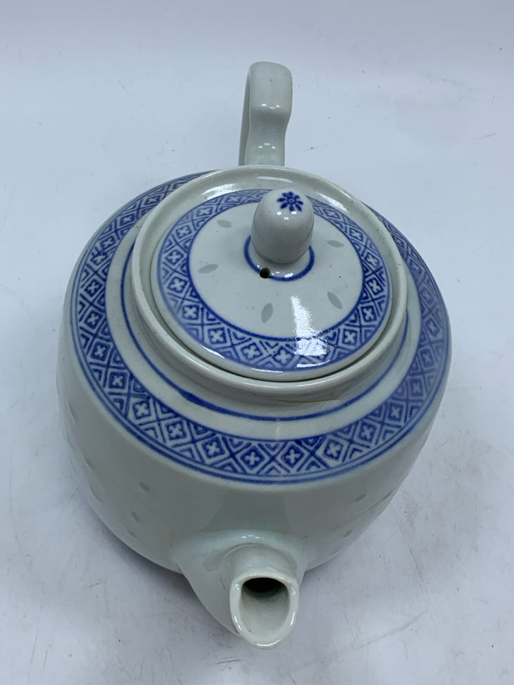 BLUE/WHITE ASIAN TEAPOT.