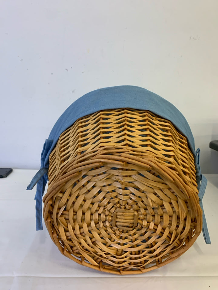 BLONDE WOVEN BASKET W BLUE LINER.