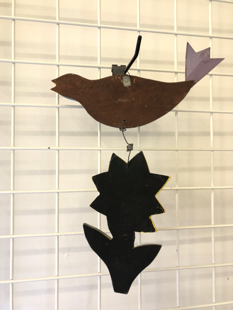 WOODEN BIRD AND SUNFLOWER WALL HANGING.