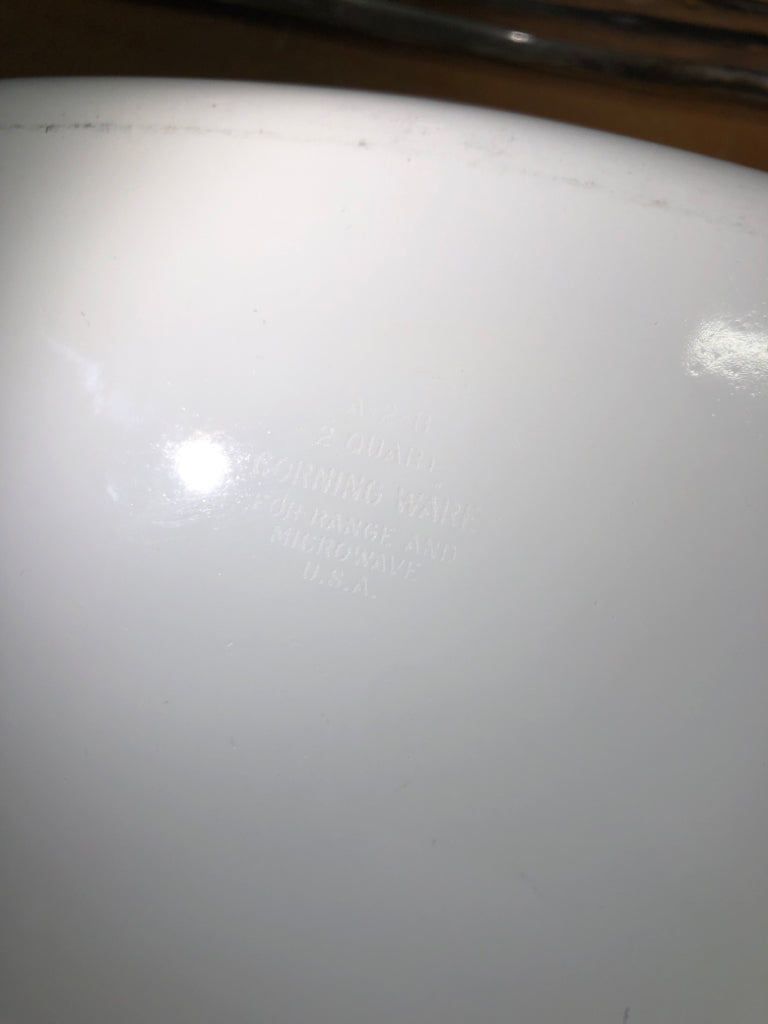 CASSEROLE DISH W/LID.