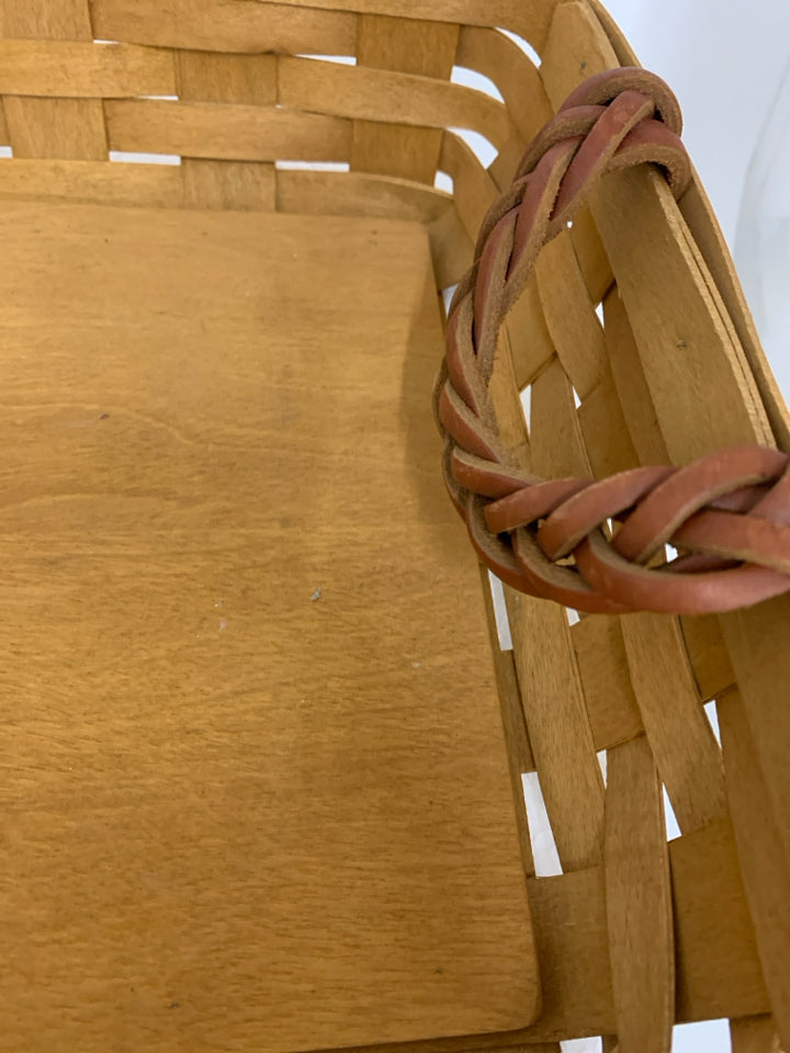 2008 SHALLOW BASKET TRAY W/ BRAIDED HANDLES.