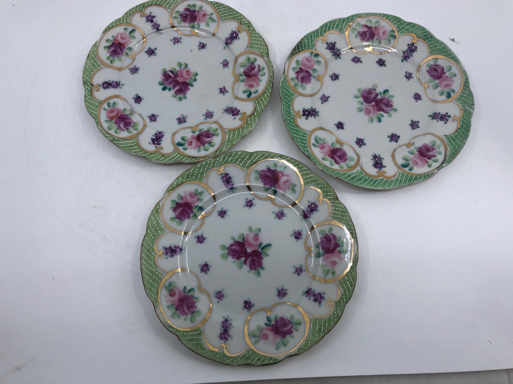 3 VTG GREEN/GOLD PAINTED FLOWERS DESSERT PLATES.