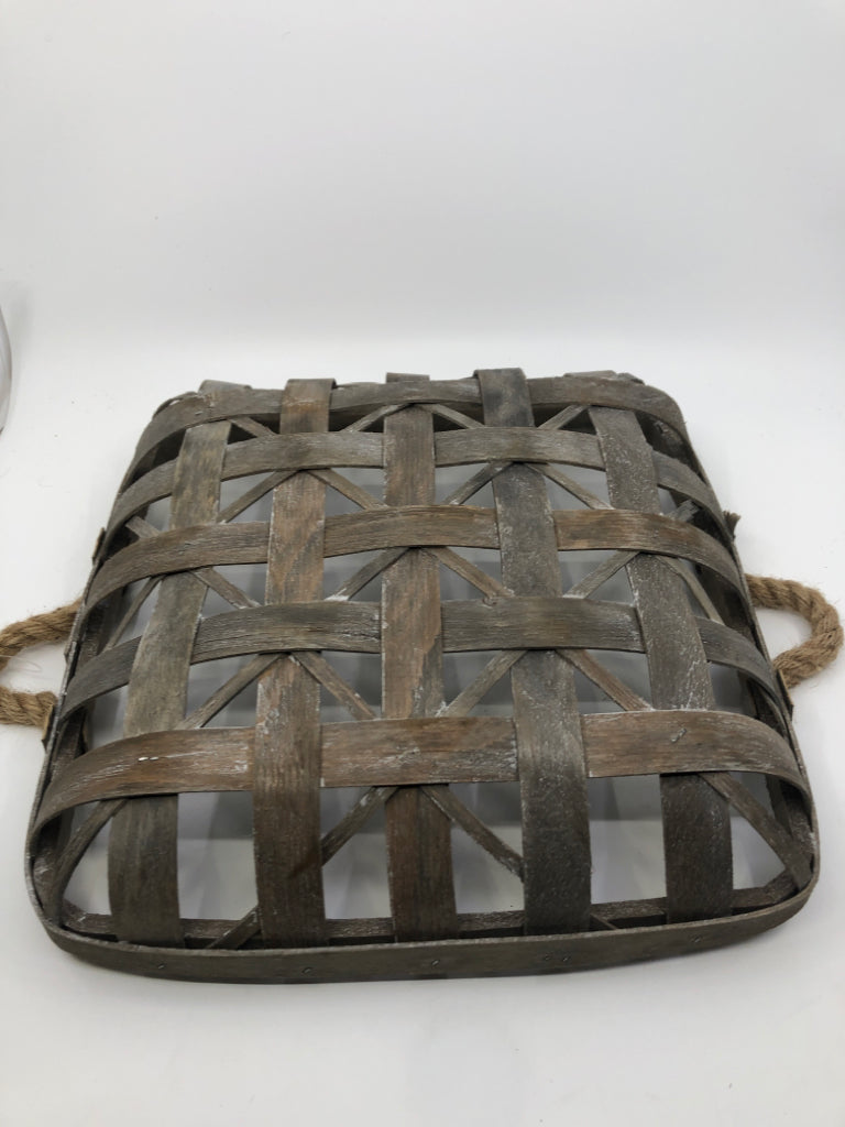 GREY TOBACCO BASKET W ROPE HANDLES.