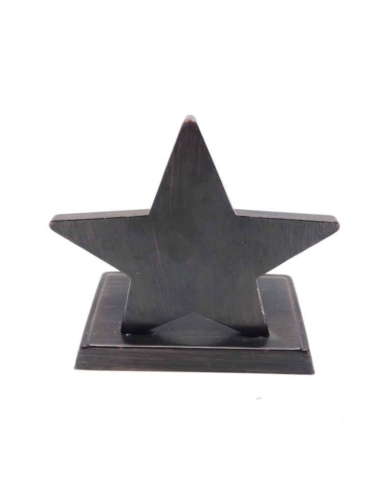 BROWN METAL STAR STOCKING HOLDER.