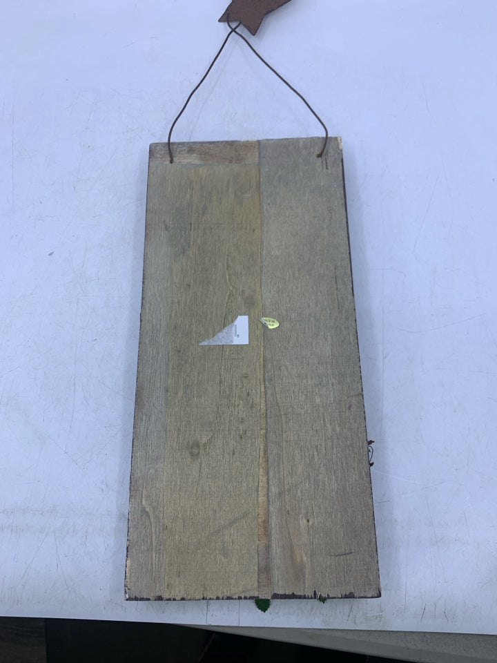 MY AIM IS TO KEEP THIS BATHROOM WALL HANGING.