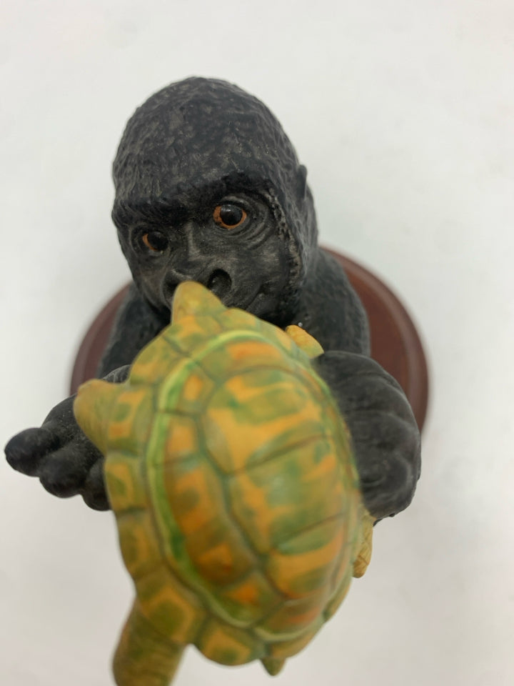 2PC COME OUT COME OUT- GORILLA FRANKLIN PORCELAIN FIGURINE W/STAND.