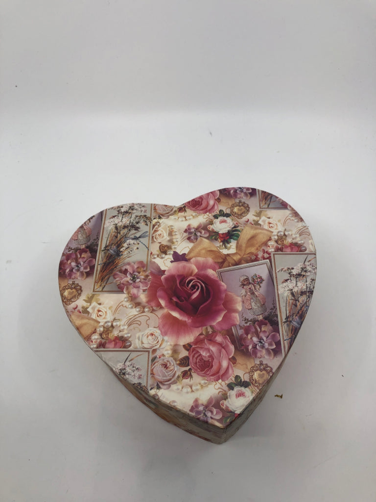 VTG LOOKING HEART GIFT BOX W ROSES.