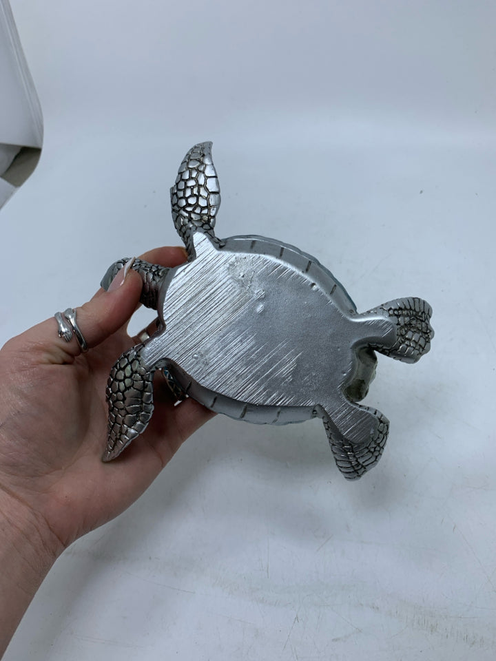 SILVER RESIN SEA TURTLE W/ LIFT UP BLUE SHELL.
