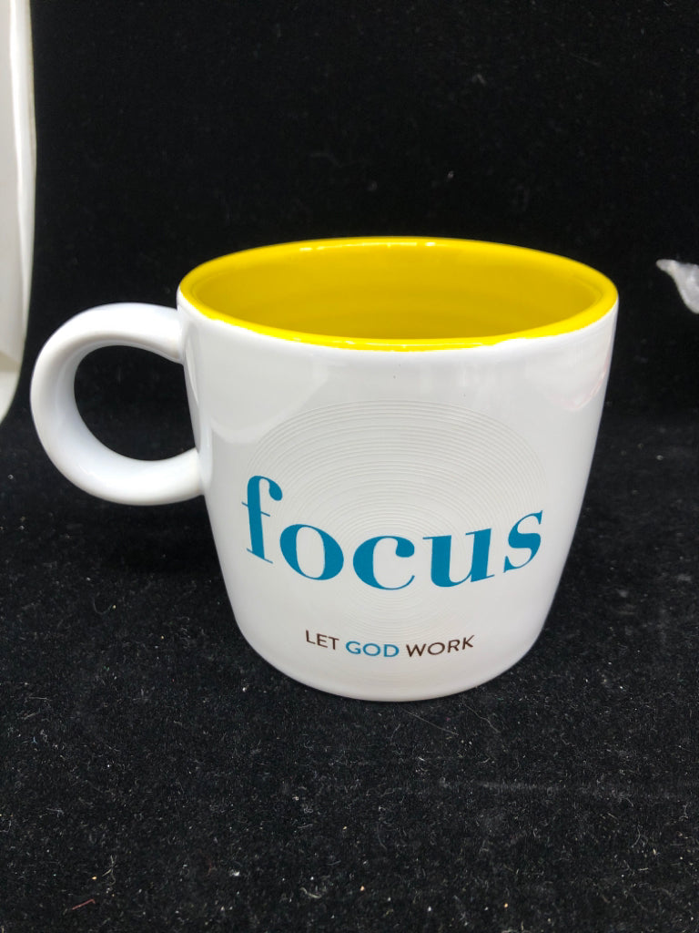 WHITE FOCUS MUG.