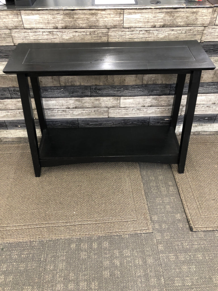 BLACK PAINTED WOOD CONSOLE TABLE.