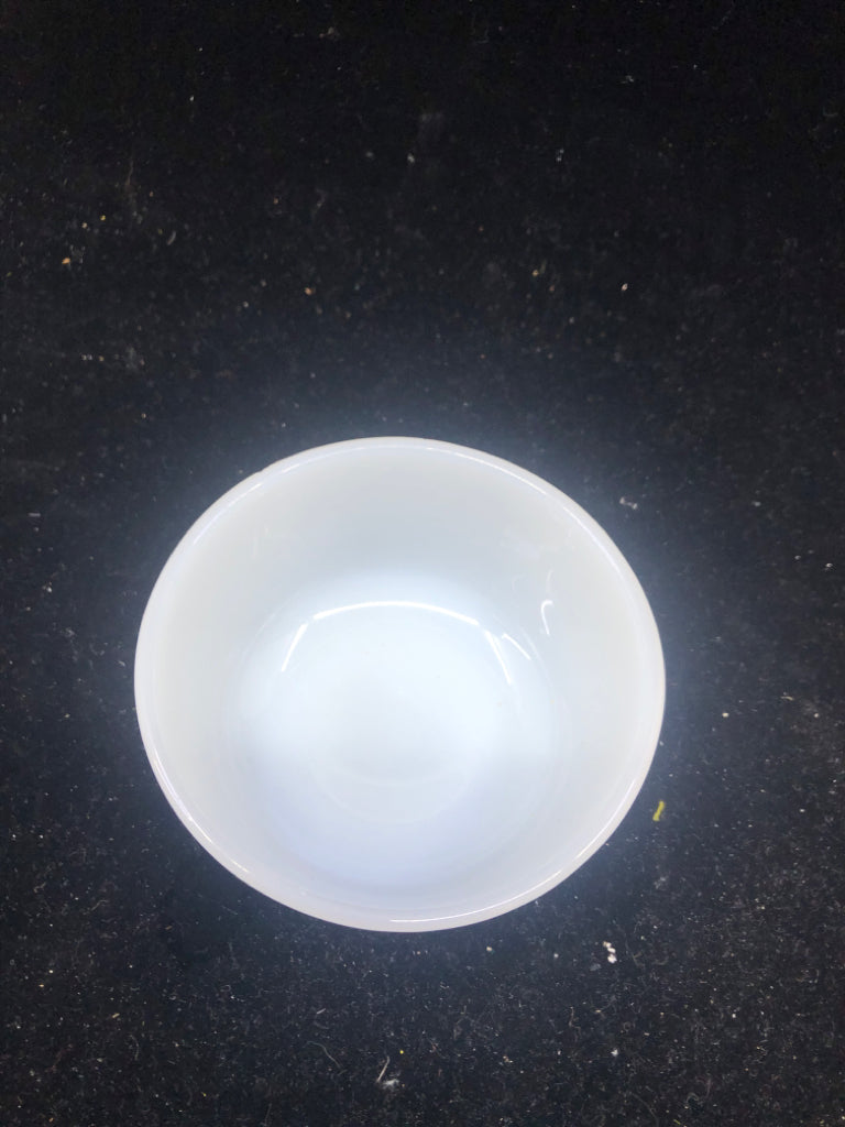 VTG WHITE FIRE KING BOWL.