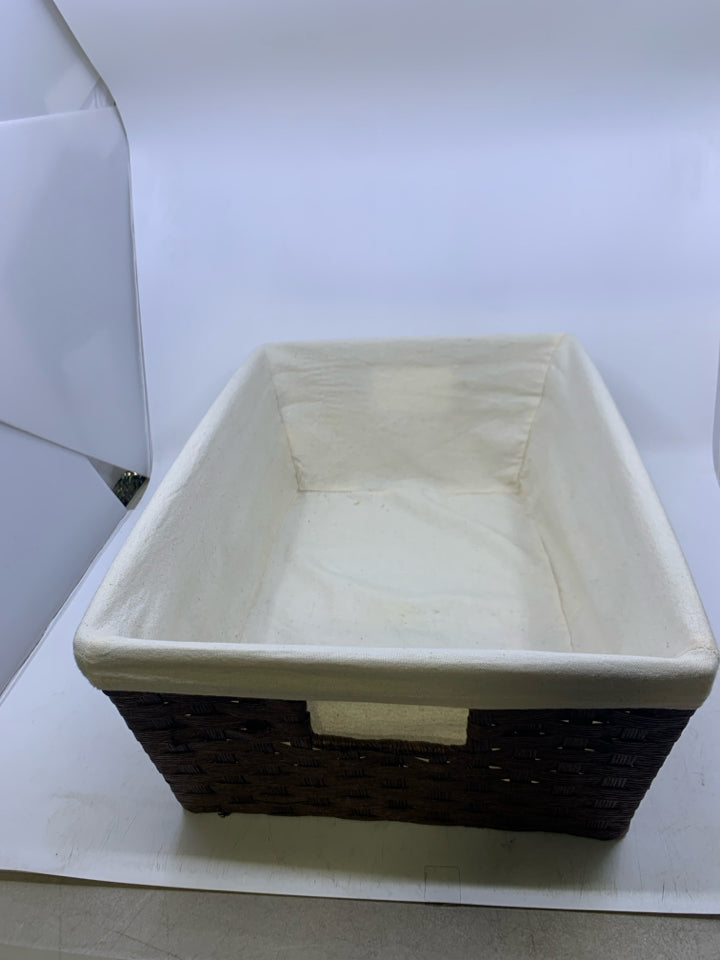 BROWN WOVEN RECTANGLE BASKET W/ WHITE FABRIC LINER.