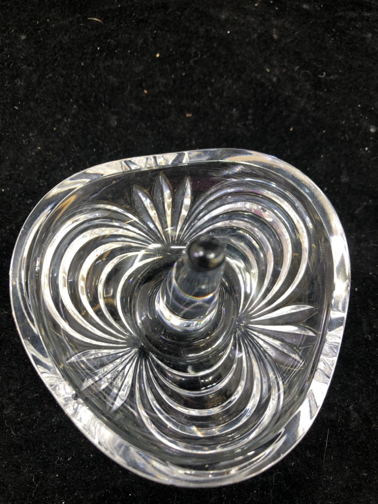 CLEAR GLASS SWIRL RING HOLDER.
