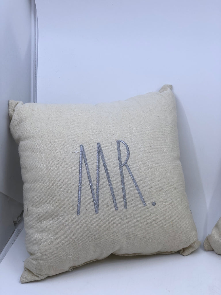2PC RAE DUNN MR AND MRS PILLOWS.