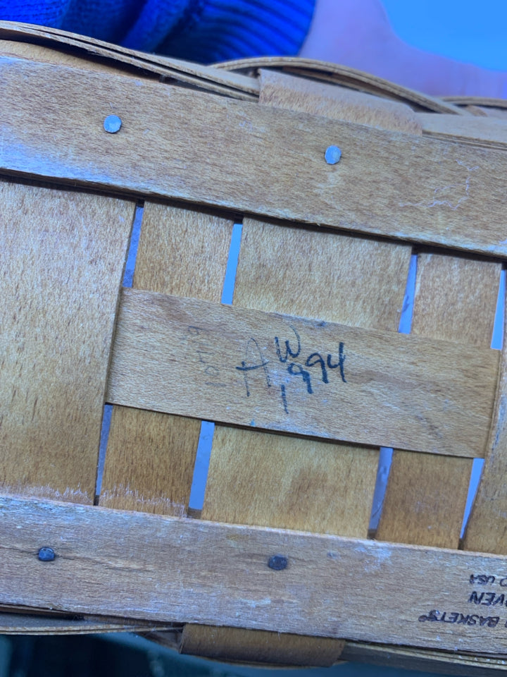 1994 MEDIUM VEGETABLE BASKET W/ HANDLES PLASTIC PROTECTOR.