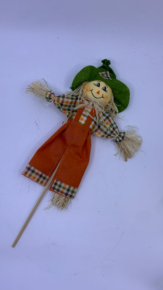 GREEN HAT SCARECROW STAKE.