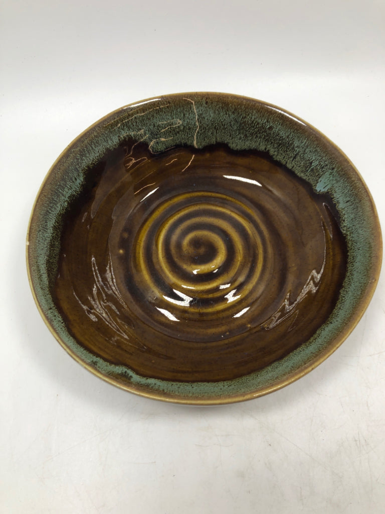 BROWN/BLUE GLAZE SWIRL POTTERY BOWL.