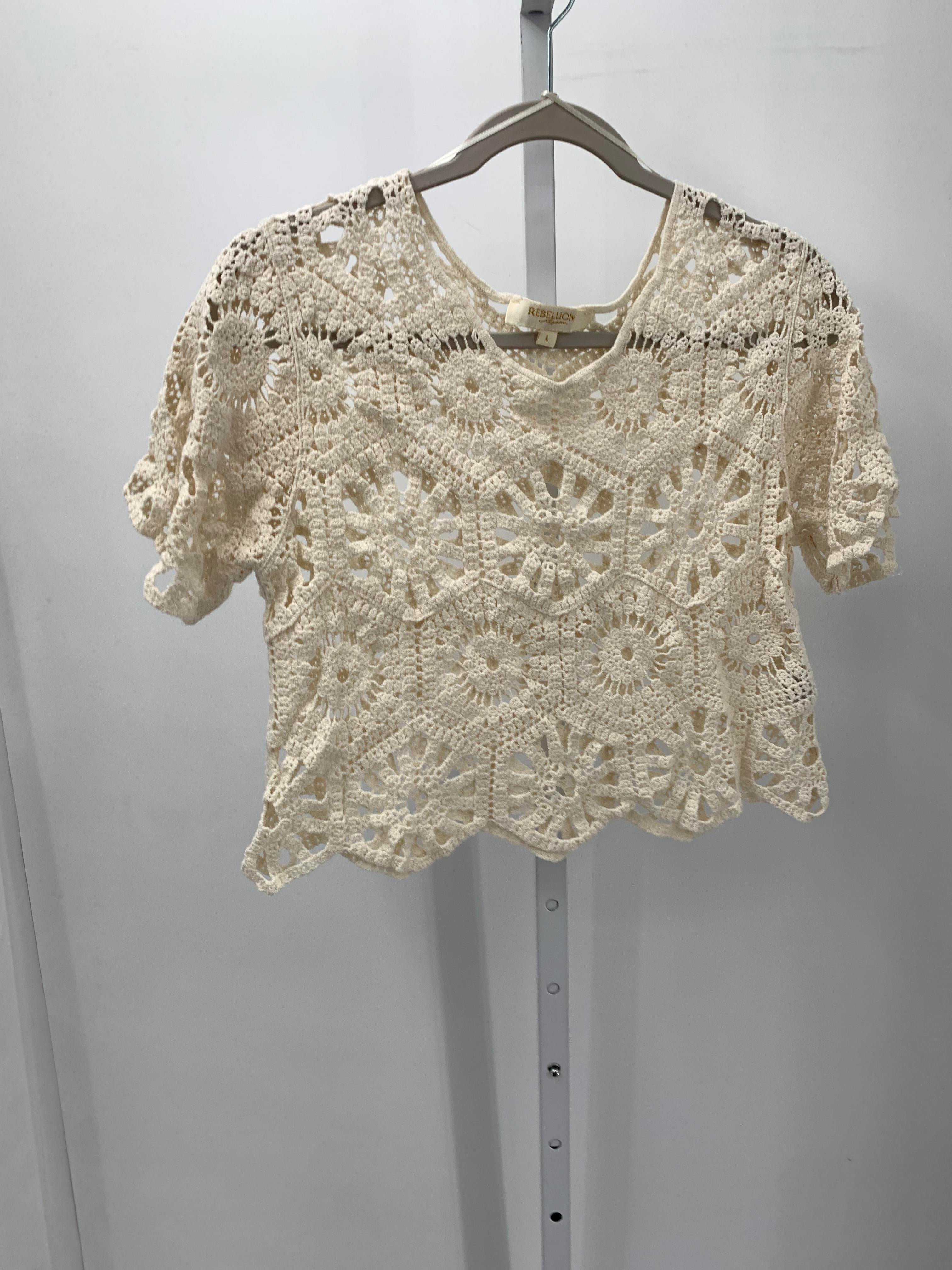 Size Large Juniors Short Sleeve Sweater