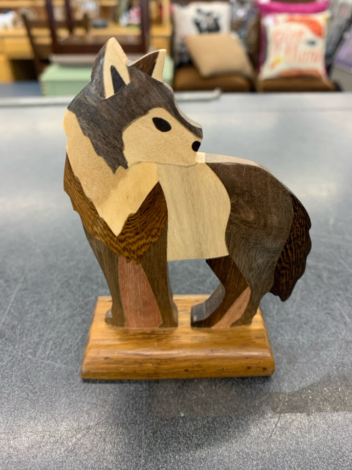 WOOD CARVED WOLF - MADE IN CANADA.