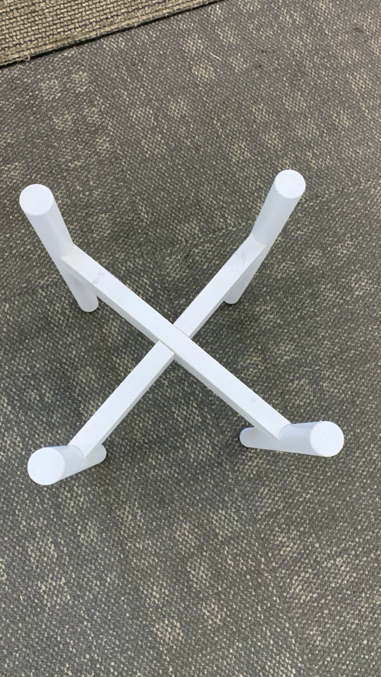 WHITE WOODEN PLANT STAND.