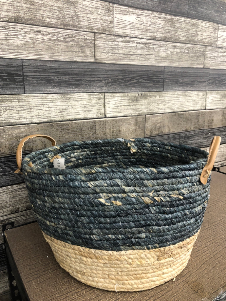 GRAY/BEIGE WOVEN BASKET W/FAUX LEATHER HANDLES.
