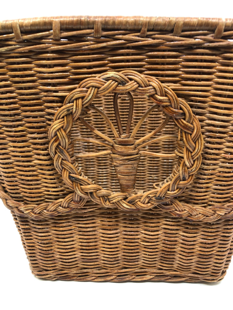 DARK WICKER RECTANGLE BASKET W LACE FRONT ACCENT.