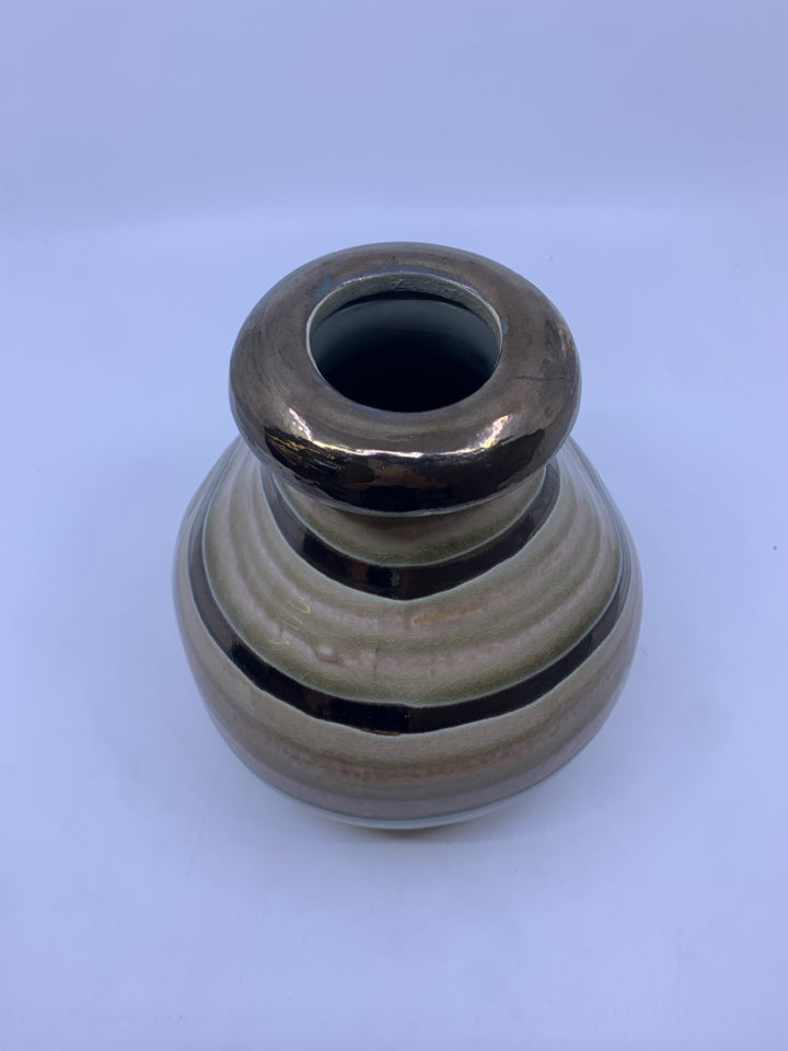 BROWN STRIPED ROUND VASE.