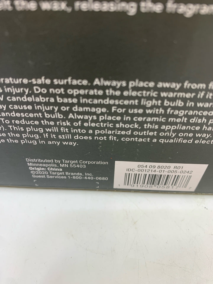 NIB WHITE THRESHOLD WAX WARMER.