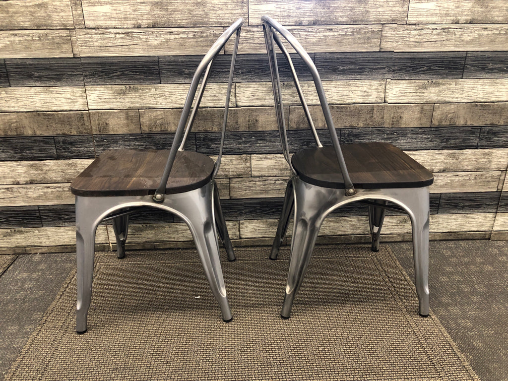 2 SILVER METAL CHAIRS W WOOD TOP SEAT.