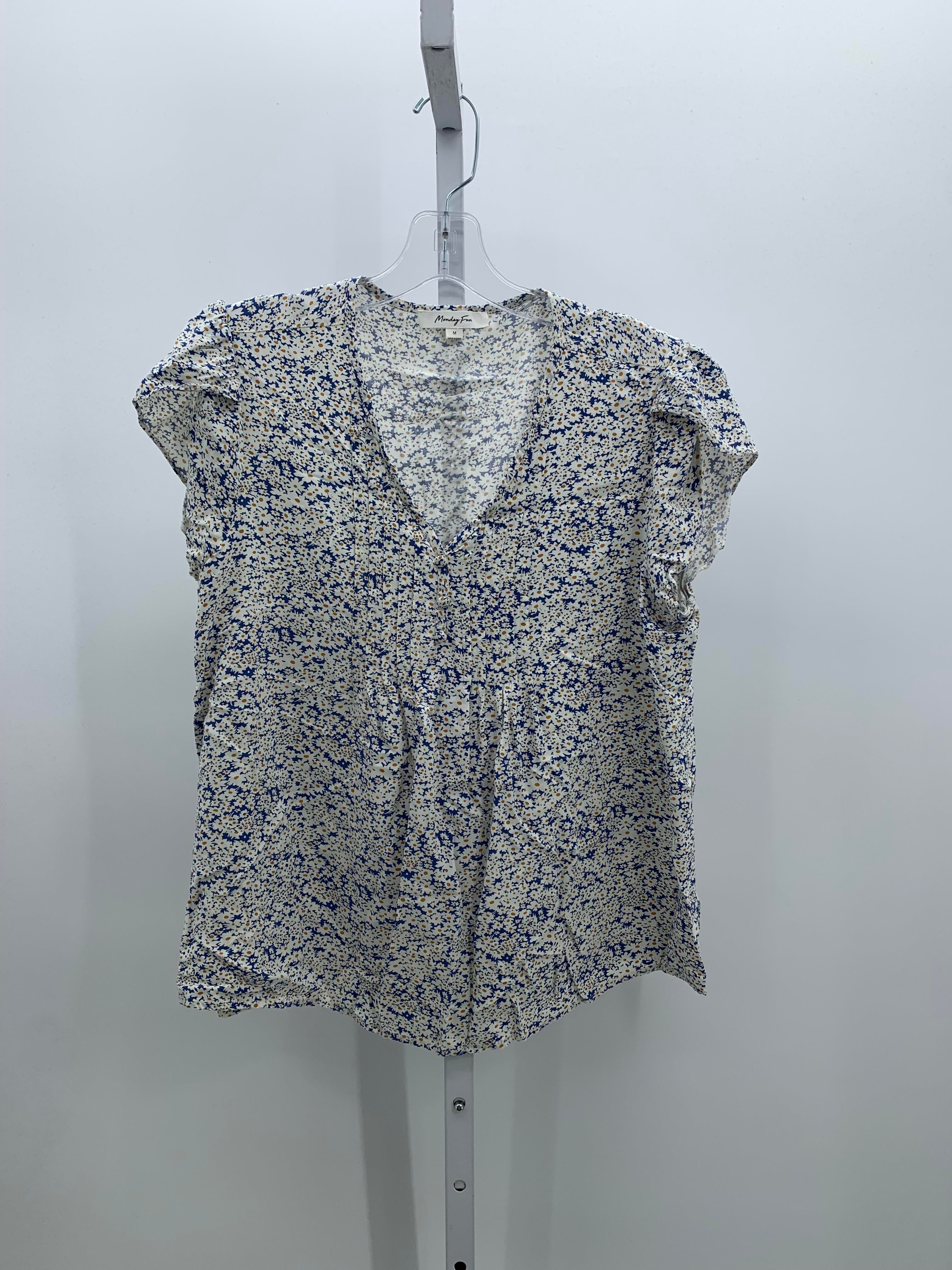 Size Medium Misses Short Sleeve Shirt