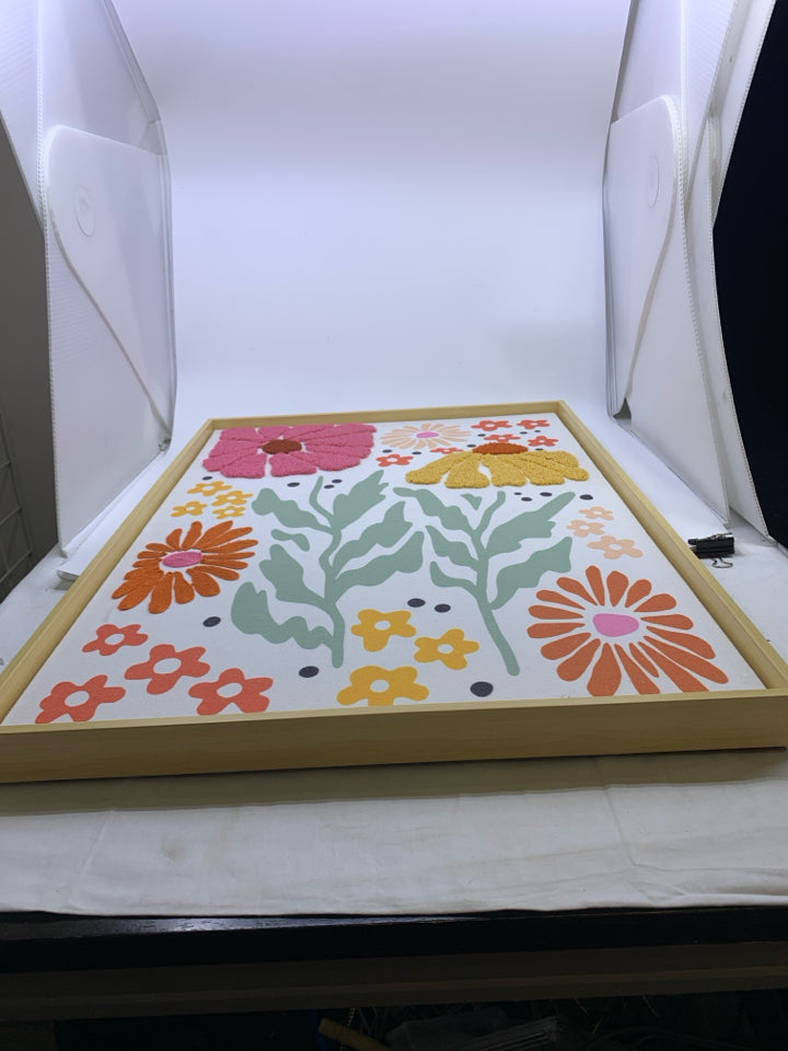 RUG FLOWERS WALL CANVAS IN BLONDE WOOD FRAME.