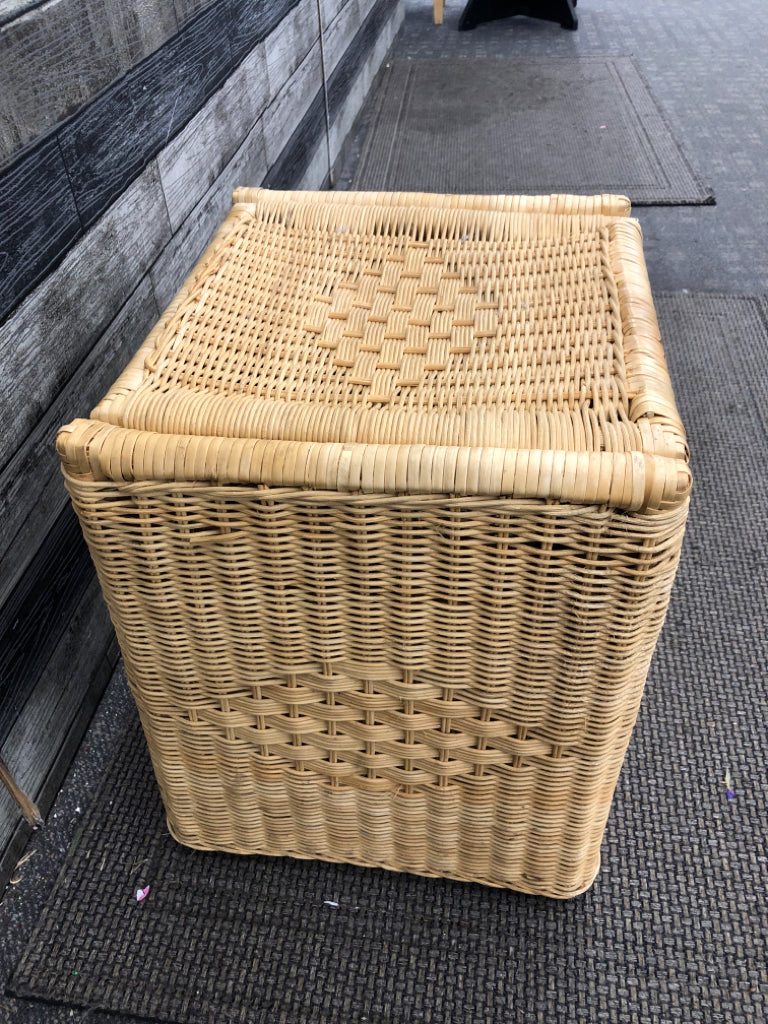 WICKER STORAGE BASKET.