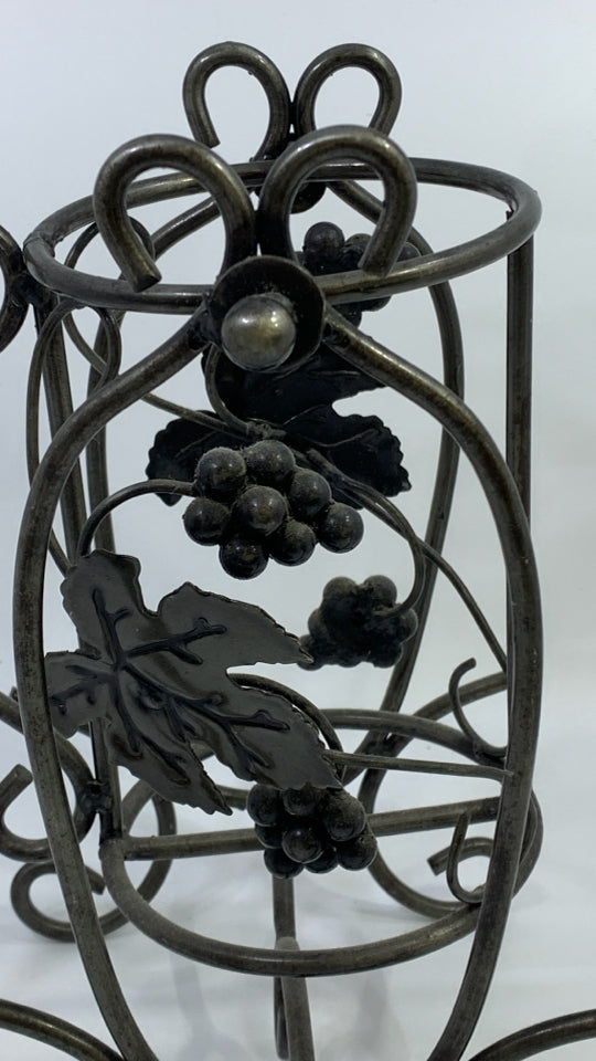 METAL SCROLL WINE BOTTLE HOLDER W/LEAVES.