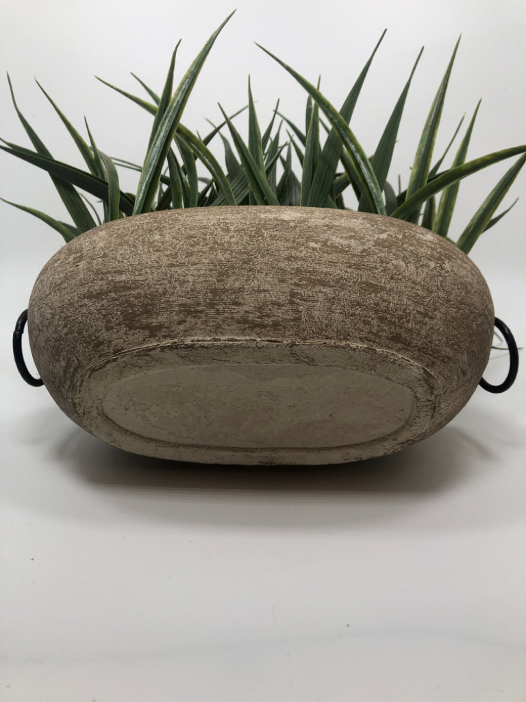 FAUX GRASS IN LOOP-HANDLED STONE.