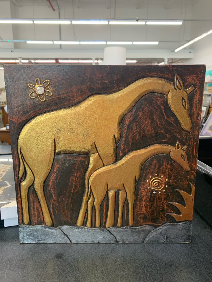 2 GOLD GIRAFFE'S BROWN WALL HANGING.