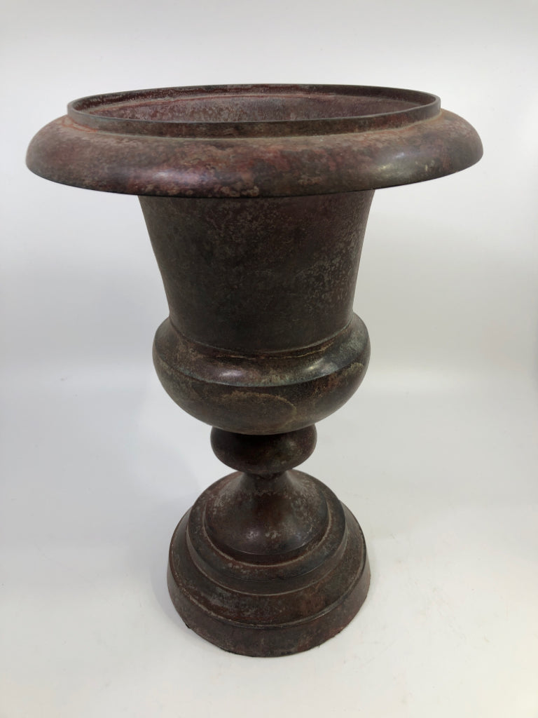 DISTRESSED METAL PLANTER.