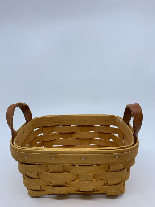 2000 RECTANGLE LONGABERGER BASKET W LEATHER HANDLES.