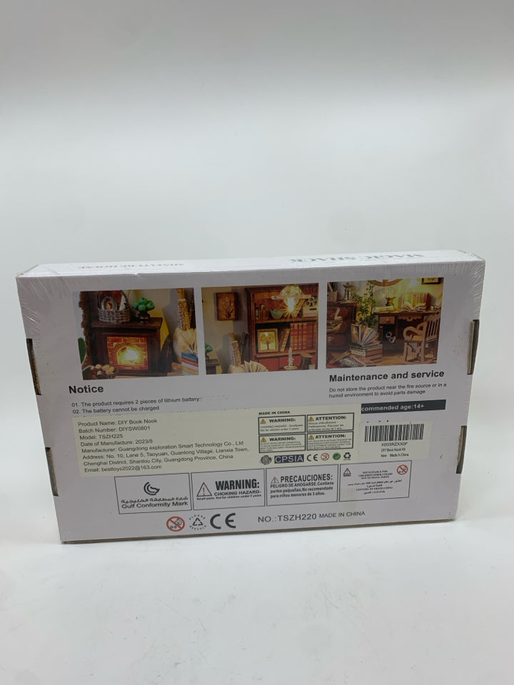 NIB MAGIC SHACK BOOK NOOK MINIATURE HOUSE.