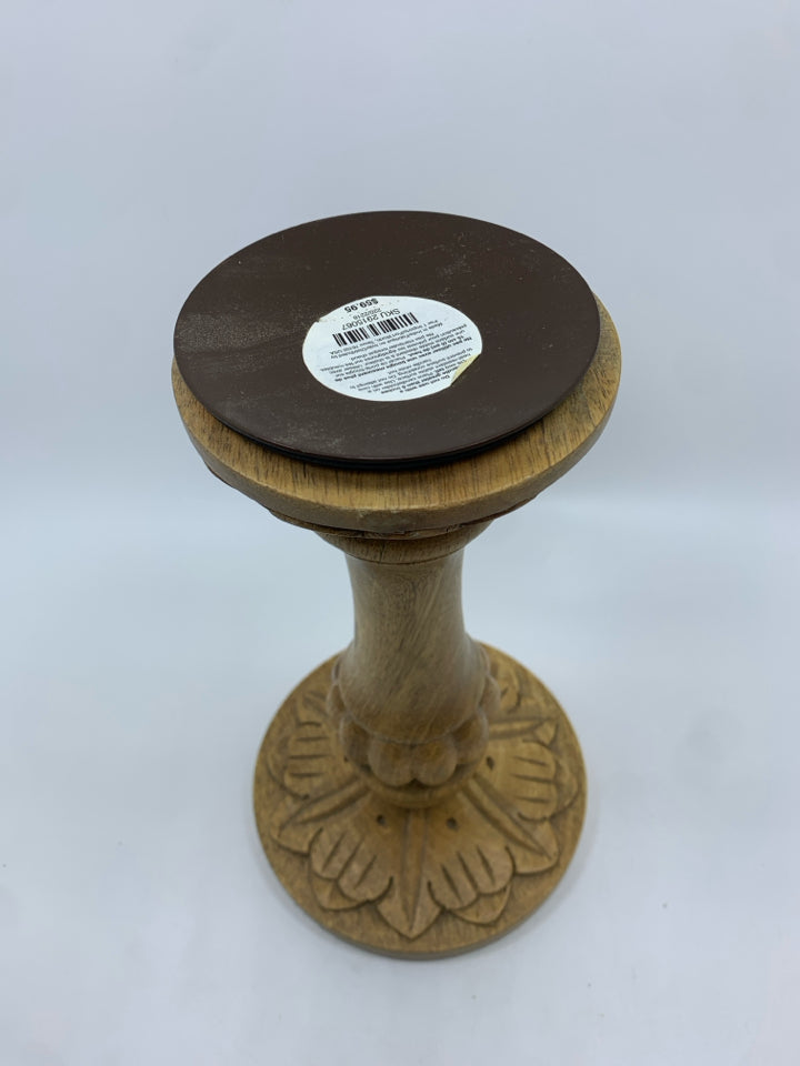 WOOD CARVED PEDESTAL PILLAR CANDLE HOLDER.