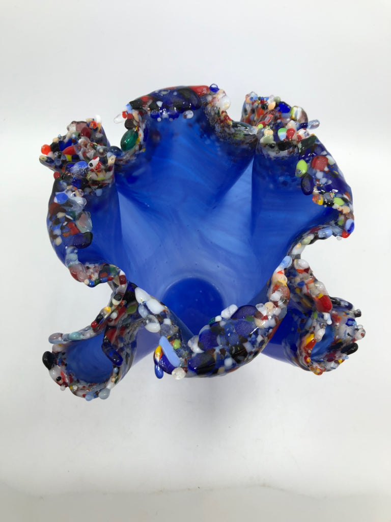 ROYAL BLUE ART GLASS VASE W/COLORFUL RIM.