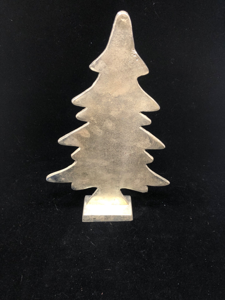 METAL PINE TREE DECOR.