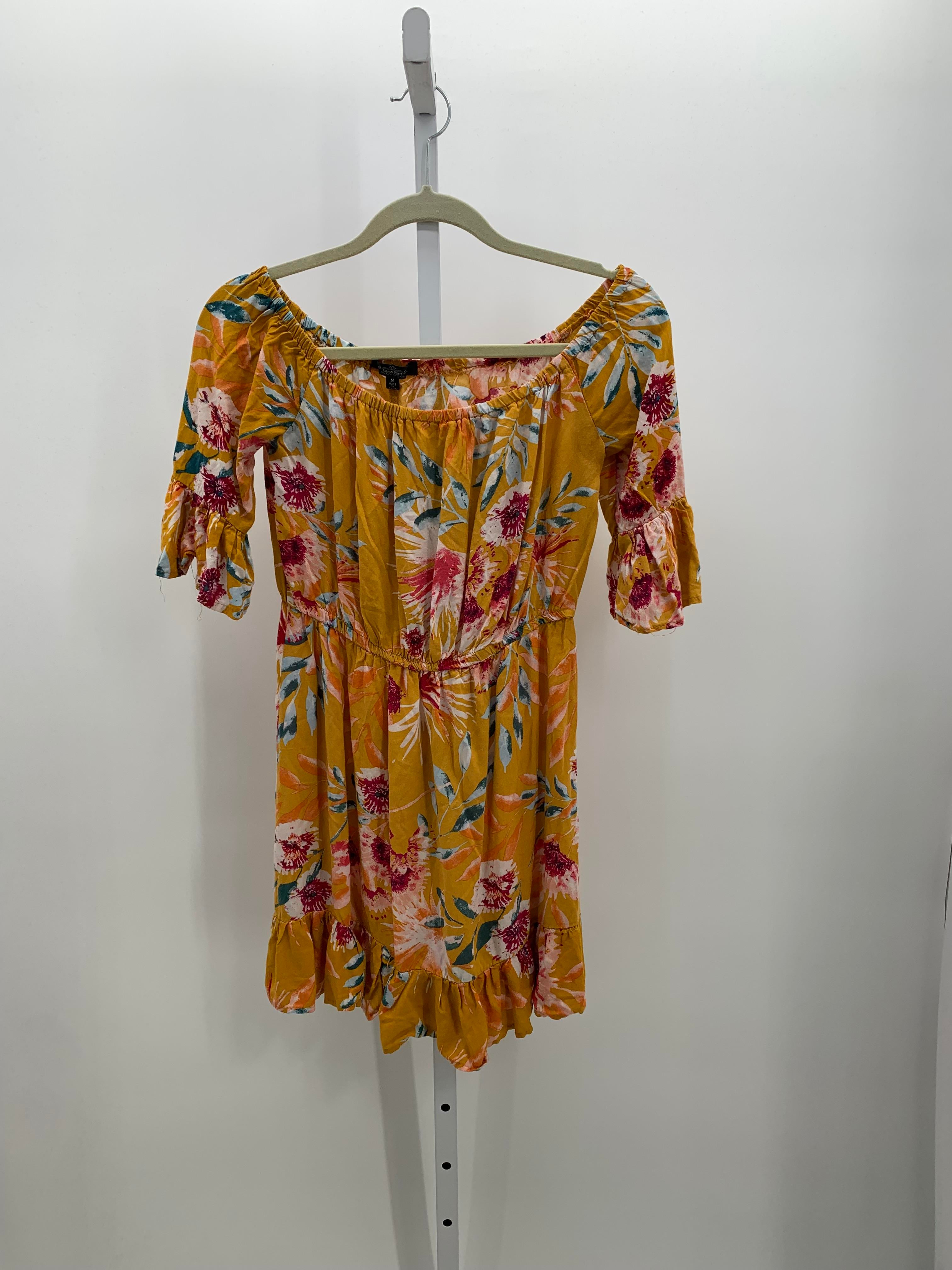 Size Medium Juniors Short Sleeve Dress