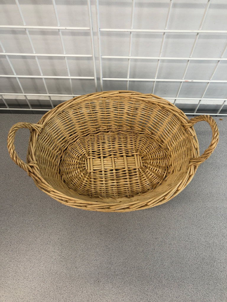 OVAL WICKER BASKET W/HANDLES.