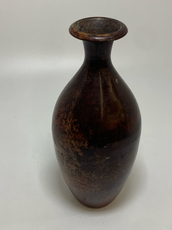 RED CARVED VASE MADE IN INDIA.