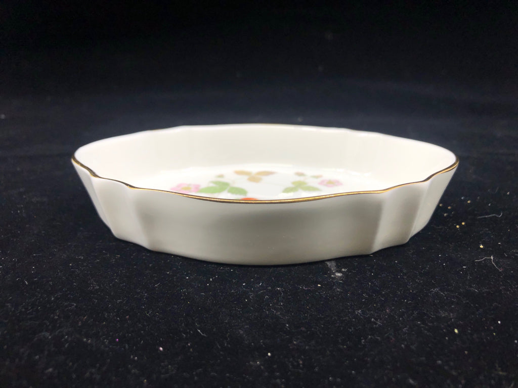 WEDGWOOD WILD STRAWBERRY PATTERN OVAL SMALL BOWL.