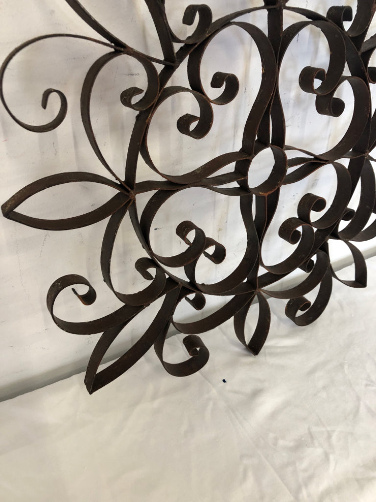 HEAVY WROUGHT IRON MEDAILION WALL ART.