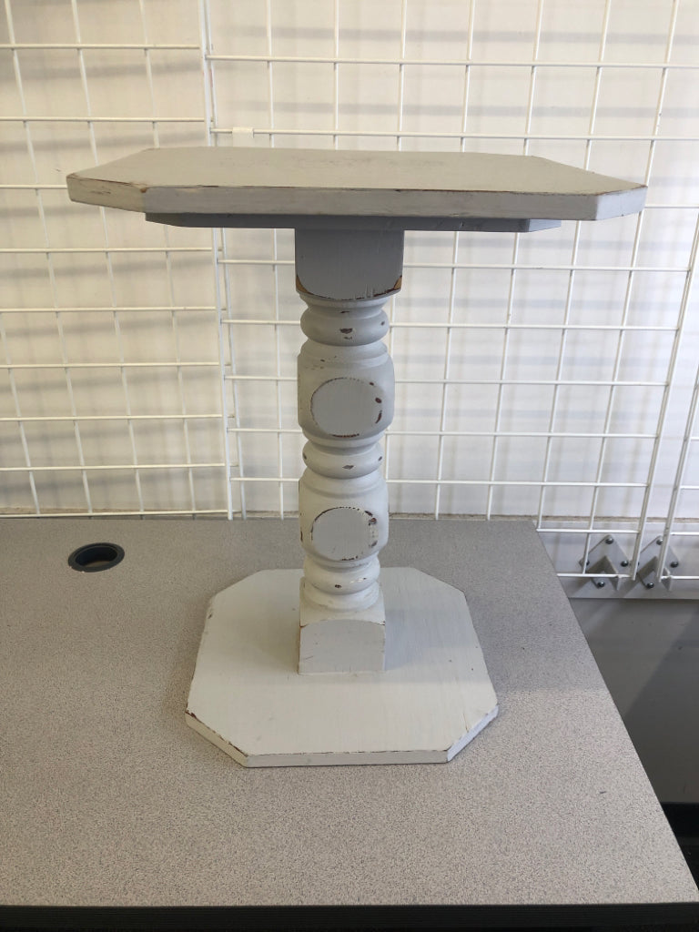 GREY PEDESTAL DISTRESSED PLANT STAND.